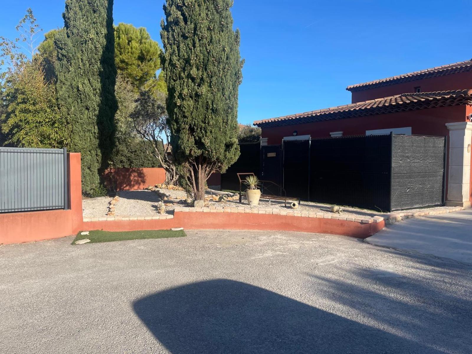 La Casa Bella Aparthotel Gignac-la-Nerthe Exterior photo
